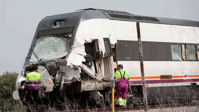 Muere el conductor de un camión tras chocar con un tren en un paso a nivel de Toledo