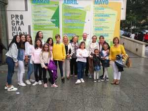 Los participantes del VII Certamen Cultural David Vilela Fernández disfrutaron de una tarde de teatro en Yebra