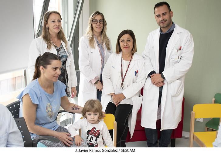 Los niños y niñas ingresados en el Hospital de Guadalajara han disfrutado de un pequeño concierto con el que animar y distraer su estancia hospitalaria