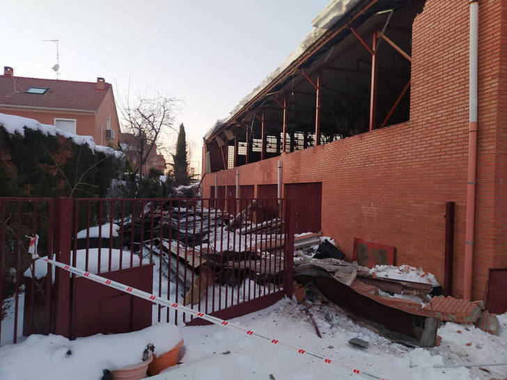 La nieve derrumba el muro del pabellón del colegio 'Giovanni Antonio Farina' de Azuqueca de Henares