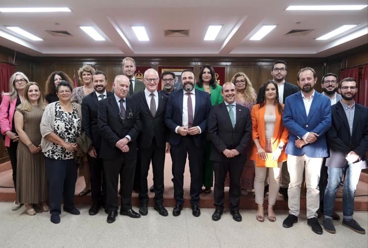 Recepción en el Ayuntamiento de Azuqueca al embajador de Noruega en España