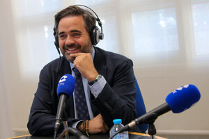 Nuñez señala que Emiliano García-Page va de bueno mientras continúa apoyando a Sánchez