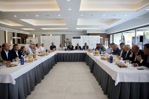 Núñez, a los viticultores de la región: Pelearé donde haga falta para que en ninguna etiqueta del vino aparezca que es un producto peligroso para la salud