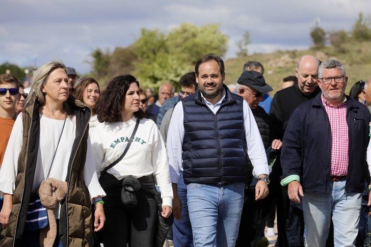 Núñez en Sigüenza lamenta el silencio de Page ante la inclusión de 44 etarras en las listas de Bildu y avanza que su Gobierno revisará la Ley Electoral para evitarlo