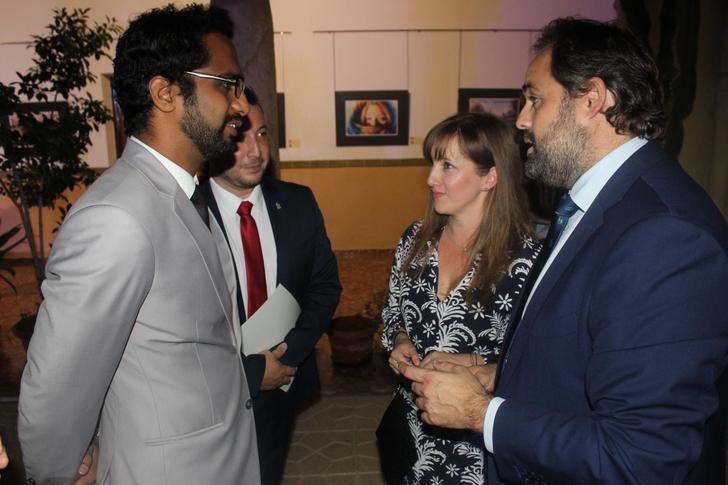 Paco Núñez muestra su apoyo a la VI Bienal Internacional de Acuarela de Caudete