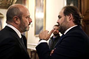 Núñez critica que Page no asista al Senado a defender la unidad nacional y a posicionarse contra la amnistía y lamenta que su cobardía le haga arrodillarse ante Sánchez