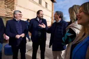 Núñez pide a Page pasar de las palabras a los hechos y utilizar sus votos en el Congreso para parar la deriva sanchista