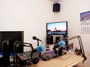 Nueva Onda Yunquera celebra el dia mundial de la Radio con nuevo estudio