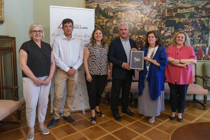 Diputación de Guadalajara y UAH formalizan el convenio para poner en marcha el Observatorio de la Despoblación