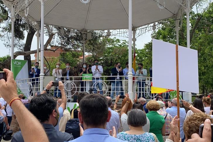 Cientos de guadalajareños arropan a Macarena Olona que pide en Guadalajara una alternativa a las autonomías