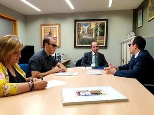 El Ayuntamiento de Guadalajara trabajará para hacer más accesible el Teatro Buero Vallejo a personas con discapacidad visual