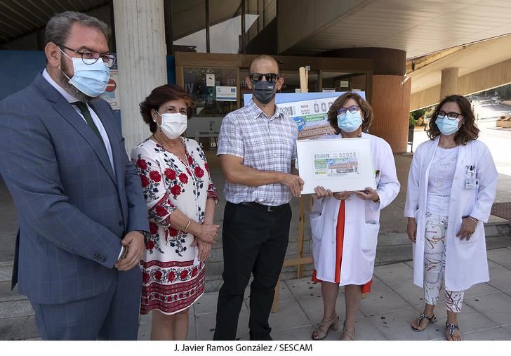 La ONCE rinde homenaje al personal del Hospital Universitario de Guadalajara 