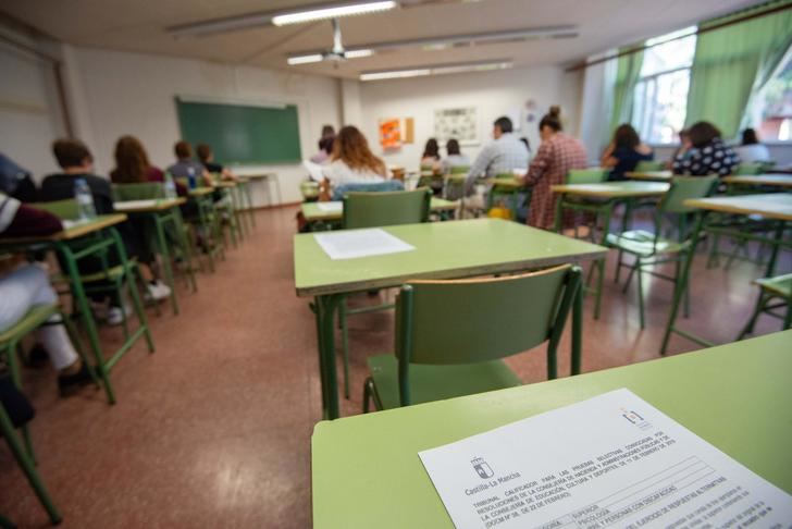 Cerca de 1.100 opositores se examinan hoy en Guadalajara para obtener una plaza de auxiliar o peón especialista