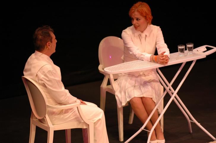 Este sábado, en El Pósito de Sigüenza, 'El último que apague la luz' con Emma Ozores y Rubén Torres