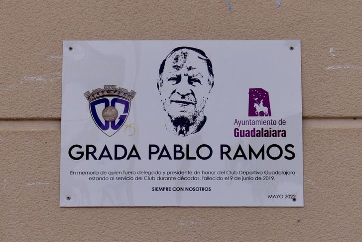 El Ayuntamiento y el Deportivo Guadalajara inauguran en el Escartín la grada Pablo Ramos en homenaje al que fuera su presidente de honor