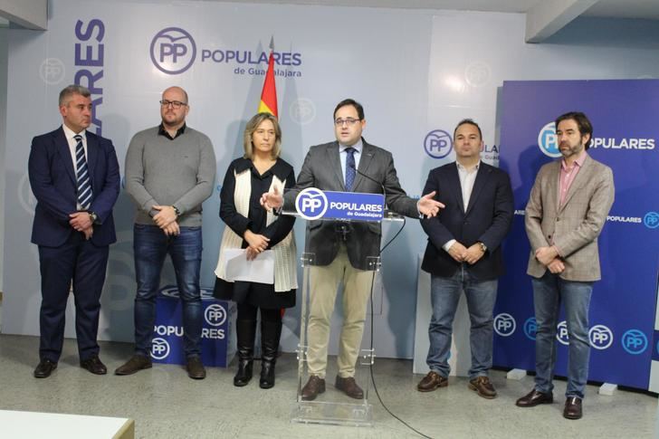Paco Núñez critica en Guadalajara que Page blanquee con su voto en las Cortes Regionales la negociación del PSOE con ERC y después vaya a los medios nacionales a decir que nada sabe del asunto