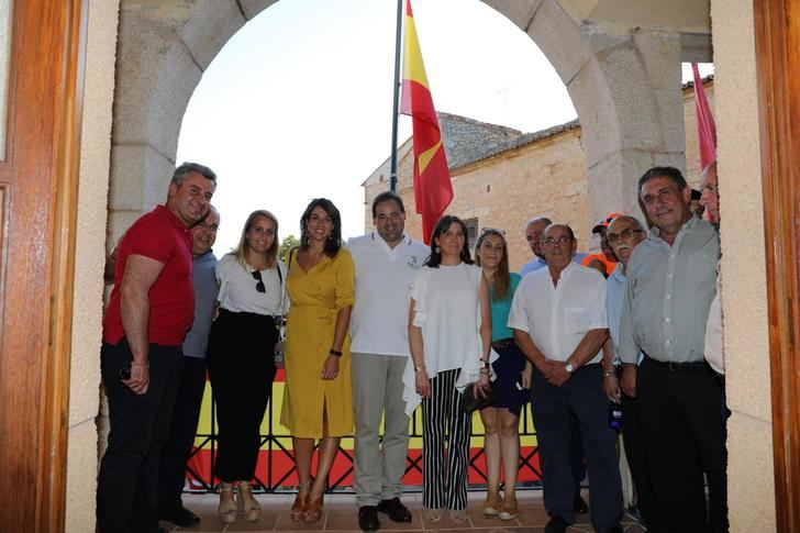 Paco Núñez da el pistoletazo de salida en las fiestas patronales del municipio de Escariche en Guadalajara