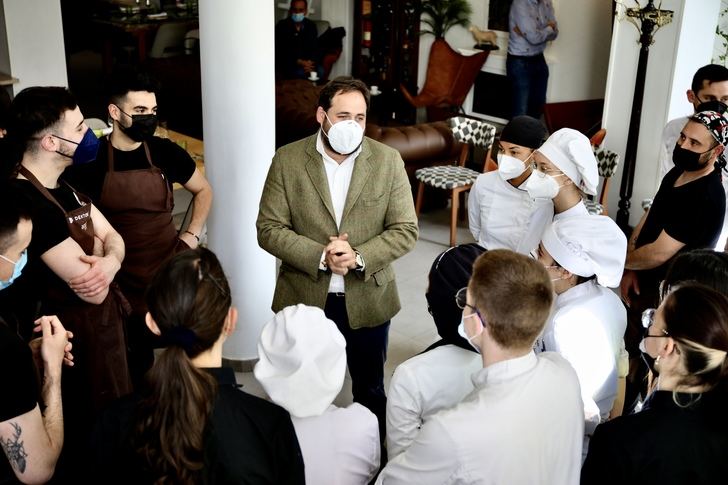 Núñez y el PP se sumarán este domingo a la protesta de hosteleros de Guadalajara por las medidas restrictivas en el sector