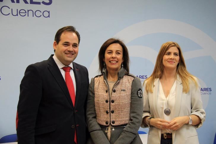 Paco Nuñez presenta a Luz Moya como candidata del PP a la alcaldía de Cuenca