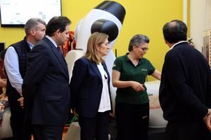Paco Núñez visita la Fundación Nipace en Guadalajara con la presidenta del Congreso de los Diputados Ana Pastor