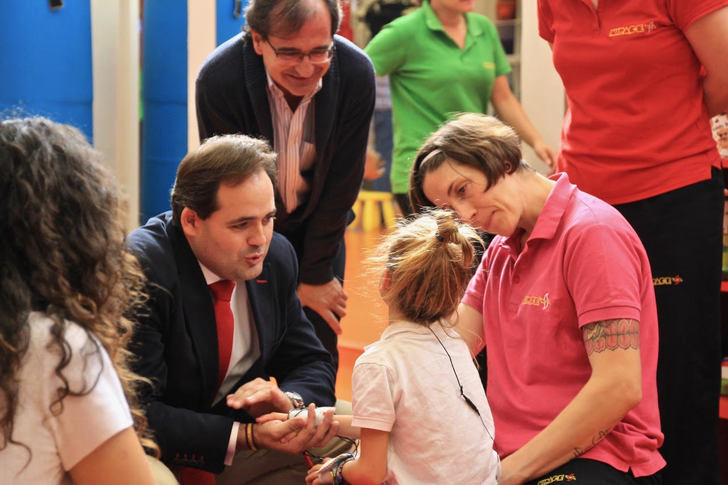 El presidente del PP de Castilla-La Mancha, Paco Núñez, ha visitado este lunes en Guadalajara las instalaciones de NIPACE