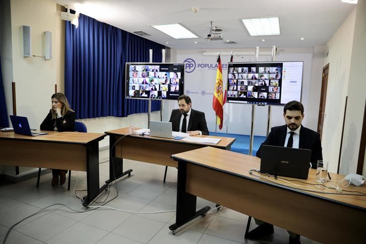 Núñez pone en valor la labor de los periodistas durante la crisis sanitaria, tras reunirse con 52 medios de comunicación de Castilla-La Mancha