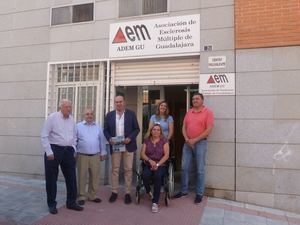 Latre anuncia que la Paella Solidaria de Ferias de este año será a beneficio de la Asociación de Esclerosis Múltiple