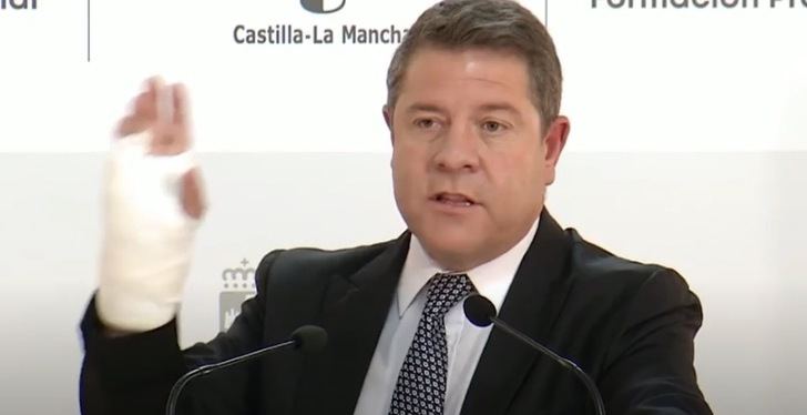 Preguntan al ciudadano Emiliano García-Page si no confía en su sanidad pública regional por haberse operado en un centro privado