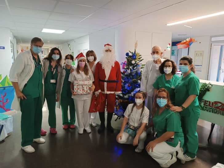 El mismísimo Papá Noel ha visitado este viernes el Hospital de Guadalajara