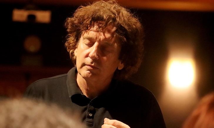 Más de 150 coralistas cursan en Cabanillas un taller con el prestigioso compositor americano Jim Papoulis