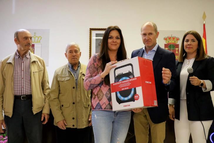 Pareja celebra el Día del Libro que pone el broche de oro a su XVIII Abril Cultural