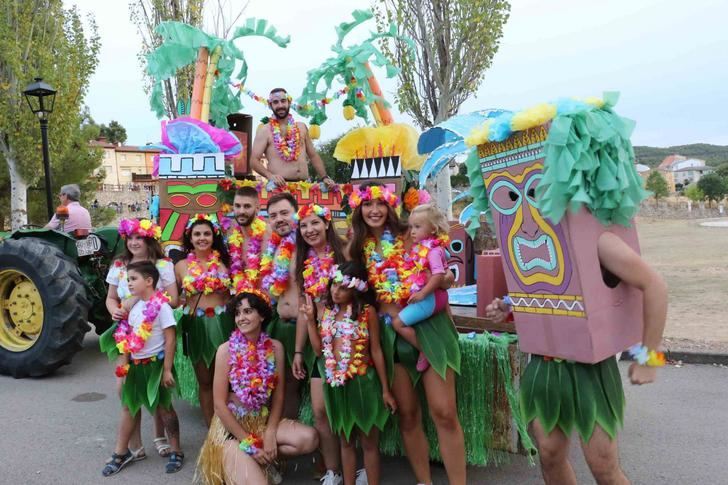 Pareja homenajea al personal sanitario en el pregón de sus deseadas fiestas de la Virgen de los Remedios