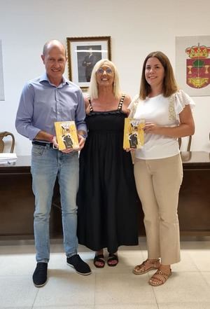 Pareja, escenario idílico para la novela, 'Sol al Atardecer' de María José Pérez Roldán