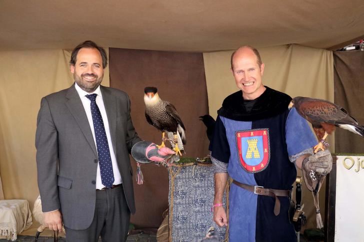 Pareja se llena de historia y de un gran futuro en su VIII Feria Medieval