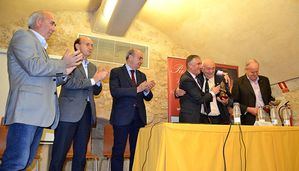 Pastrana homenajea a José Luis Herguedas por sus 36 años al frente de la Feria Apícola