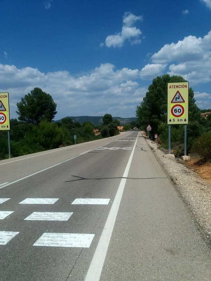 Carreteras del Estado mejora la señalización de la N-204 a su paso por Pareja
