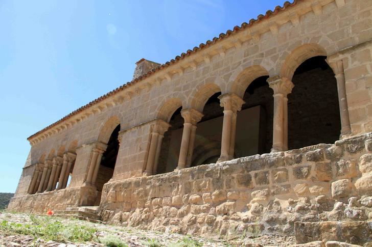 Iglesia de la Asunción de Pinilla de Jadraque ¿Qué hace un tritón como tú en un templo como éste?