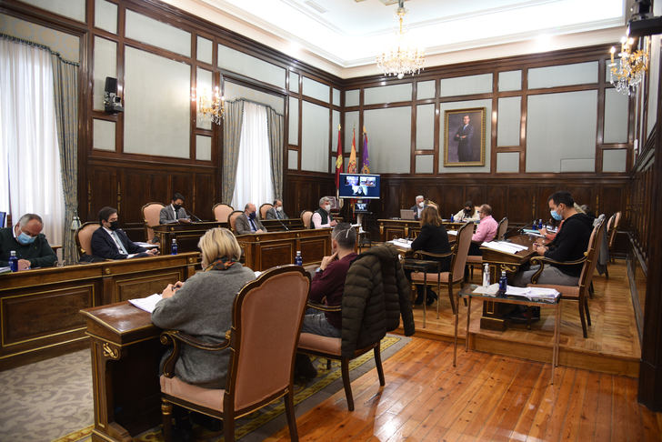 El PP El lamenta que los plenos de la Diputación de Guadalajara hayan quedado reducidos "a la aprobación de pagos por servicios realizados sin contrato"