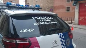 Un fiesta privada en la calle Pescadores de Guadalajara termina con tres detenidos y varios polic&#237;as agredidos