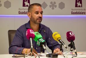 El minibús pasará por la calle Mayor de Guadalajara y coexistirá con los peatones, según el Ayuntamiento