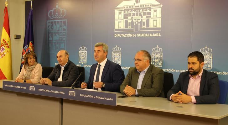 Califican la actuación del socialista Vega en este periodo como la de un presidente paralizado, carente de iniciativas y sin ideas