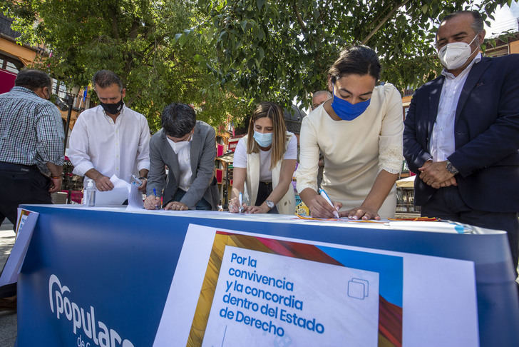 El PP anima a todos los castellano-manchegos a que acudan a firmar a las mesas que ha instalado el partido para decir alto y claro NO a los indultos y Sí a favor de la Constitución y de la justicia