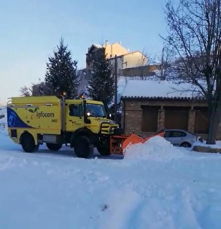 El operativo de Geacam trabaja este jueves en el rescate de varias personas aisladas por la nieve en diversos municipios de la provincia de Guadalajara