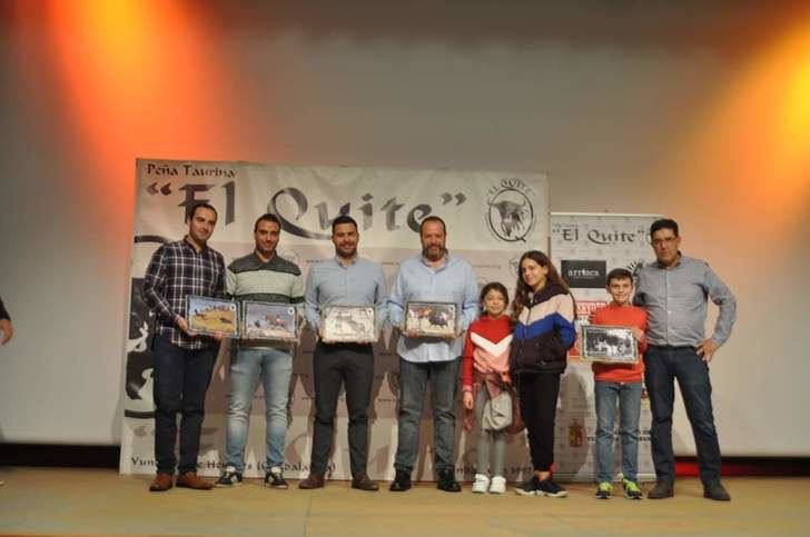 La peña taurina El Quite de Yunquera de Henares, entrega los premios de su XVI. Concurso de Fotografías Taurinas