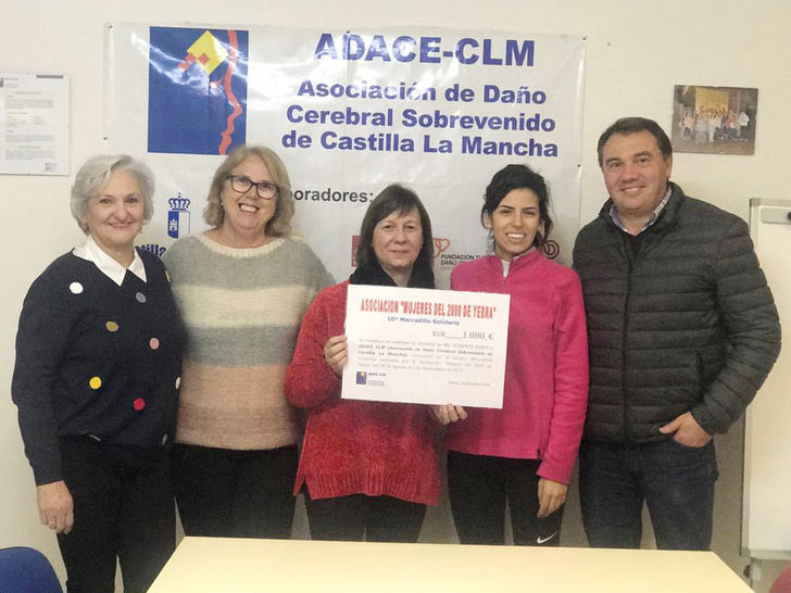 La Asociación Mujeres del 2000 de Yebra entrega la recaudación de su Mercadillo Solidario a ADACE-CLM