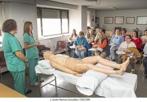 Veinte personas asisten en el Hospital de Guadalajara a un taller para la prevención de lesiones por presión en personas inmovilizadas 