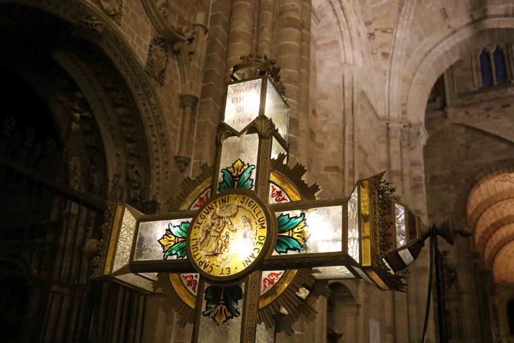 Una multitudinaria Procesión de los Faroles despide los actos religiosos de las fiestas de San Roque y la Virgen de la Mayor en Sigüenza