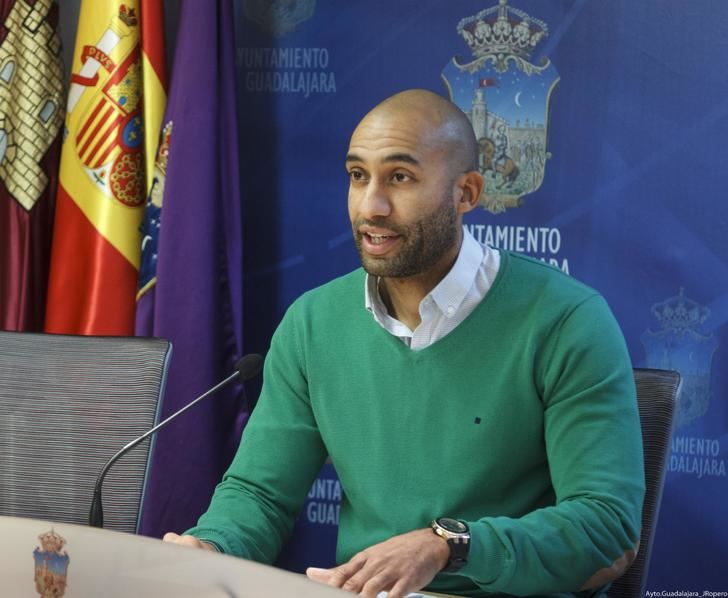 Engonga: Rojo ha utilizado la Navidad como un ensayo de las Ferias y Fiestas y un adelanto del Carnaval