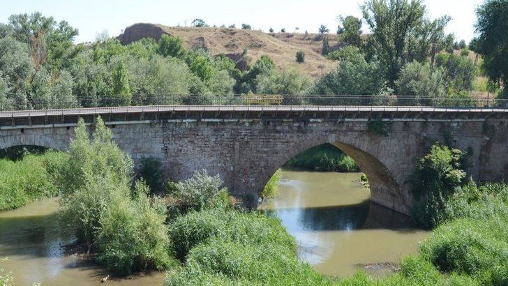 A licitación pública por 523.000 euros la rehabilitación del Puente Árabe de Guadalajara