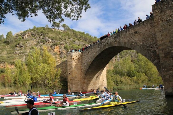 Gran éxito del V Trofeo 'Puente Romano' de piragüismo el Río Tajo en Auñon